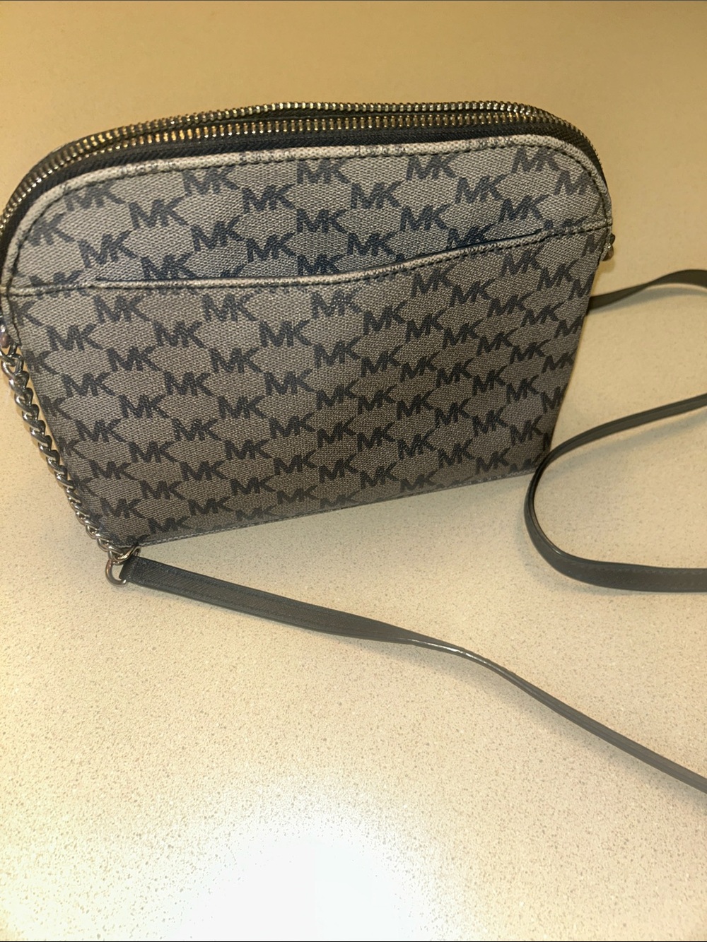 Michael Kors MK uLogo Crossbody with Black Strap - Picture 5 of 6
